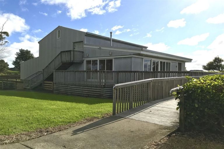 Photo of property in 137 Tuparekura Road, South Head, Helensville, 0874