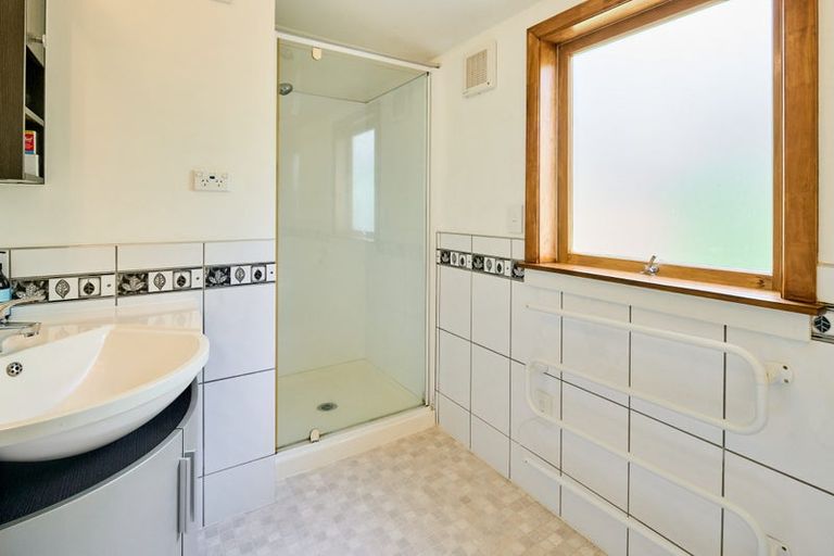 Photo of property in 46 Homewood Crescent, Karori, Wellington, 6012