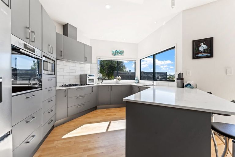 Photo of property in 35 Blue Heron Rise, Stanmore Bay, Whangaparaoa, 0932
