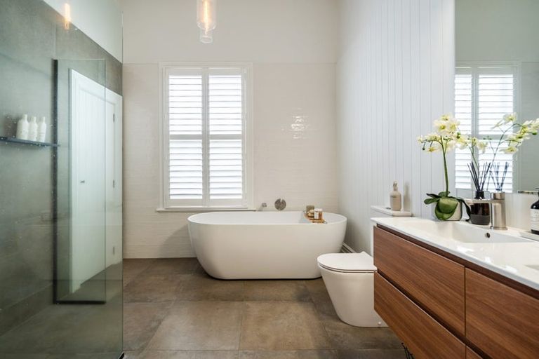 Photo of property in 6 Shoal Bay Road, Devonport, Auckland, 0624