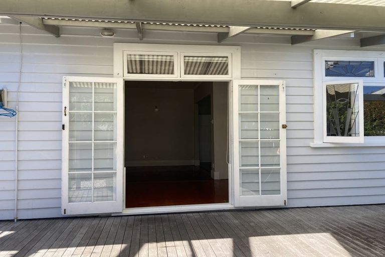 Photo of property in 1/46 Old Lake Road, Narrow Neck, Auckland, 0624