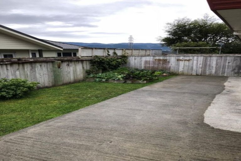 Photo of property in 37 Mcewen Crescent, Riverstone Terraces, Upper Hutt, 5018