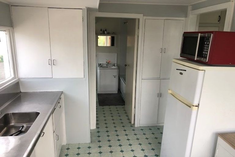 Photo of property in 51 Onewa Road, Northcote, Auckland, 0627