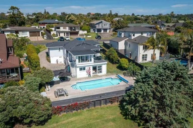 Photo of property in 14 Tarahanga Street, Northcote, Auckland, 0627