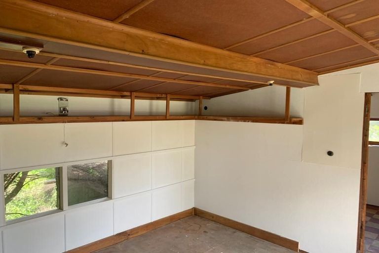 Photo of property in 29 Opanuku Road, Henderson Valley, Auckland, 0612