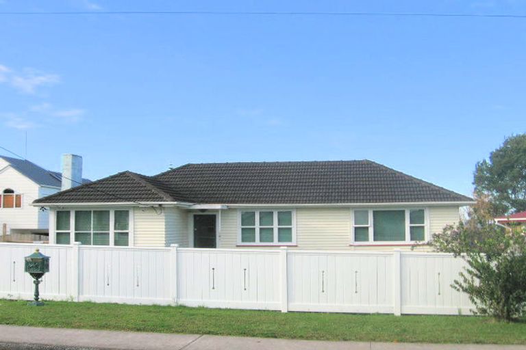 Photo of property in 8 Chorley Avenue, Massey, Auckland, 0614