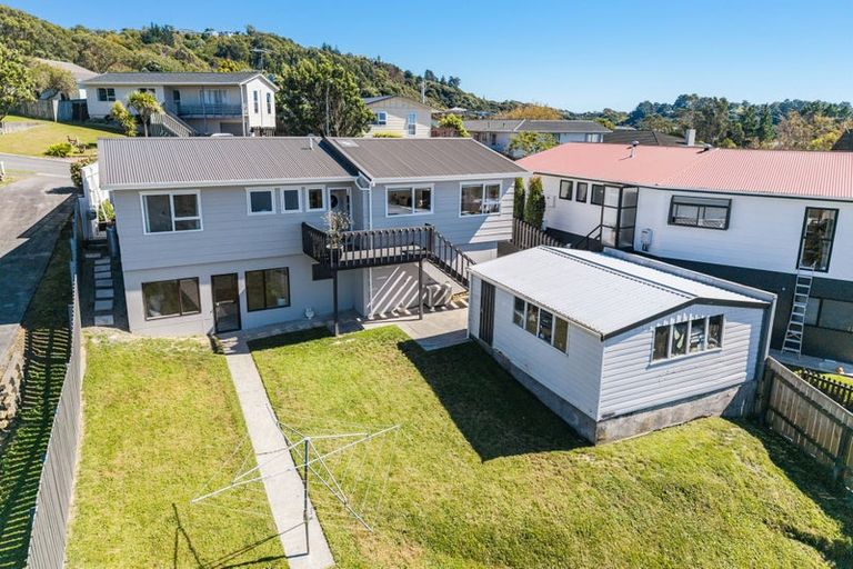 Photo of property in 11 Parkinson Close, Whitby, Porirua, 5024