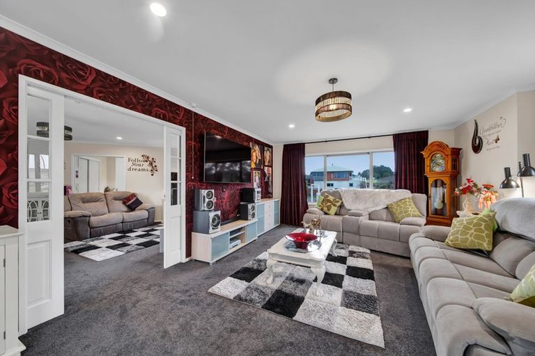 Photo of property in 24 Park Lane, Waitara, 4320