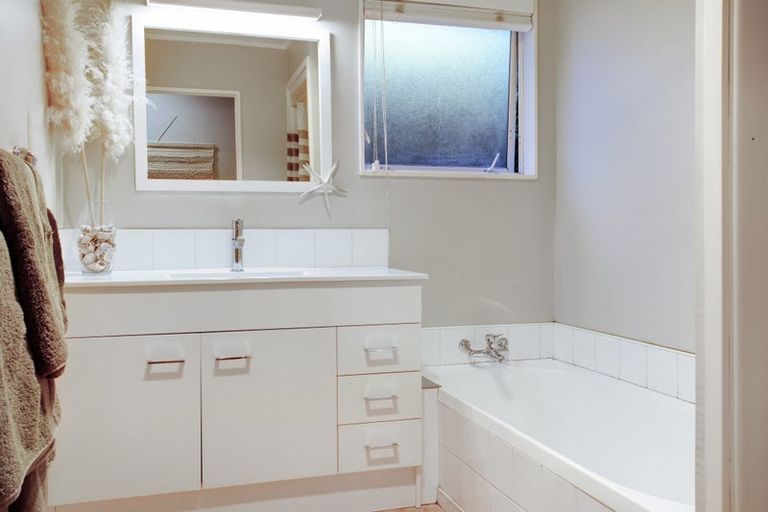 Photo of property in 37 Charlotte Street, Stanmore Bay, Whangaparaoa, 0932