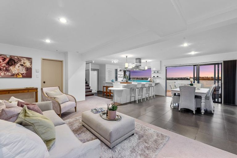 Photo of property in 2/10 Lilford Place, Half Moon Bay, Auckland, 2012