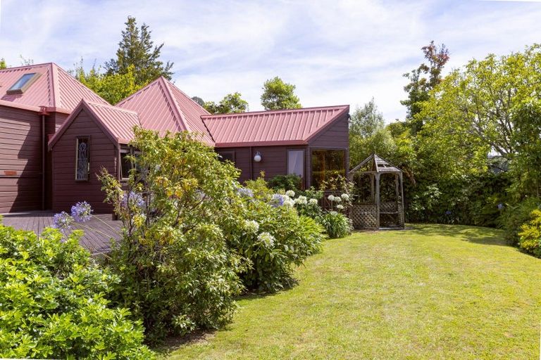 Photo of property in 892 Acacia Bay Road, Acacia Bay, Taupo, 3330