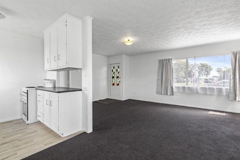 Photo of property in 496 Roscommon Road, Clendon Park, Auckland, 2103