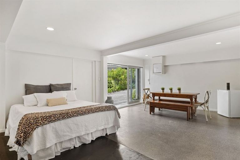 Photo of property in 9 Garmons Way, Castor Bay, Auckland, 0620