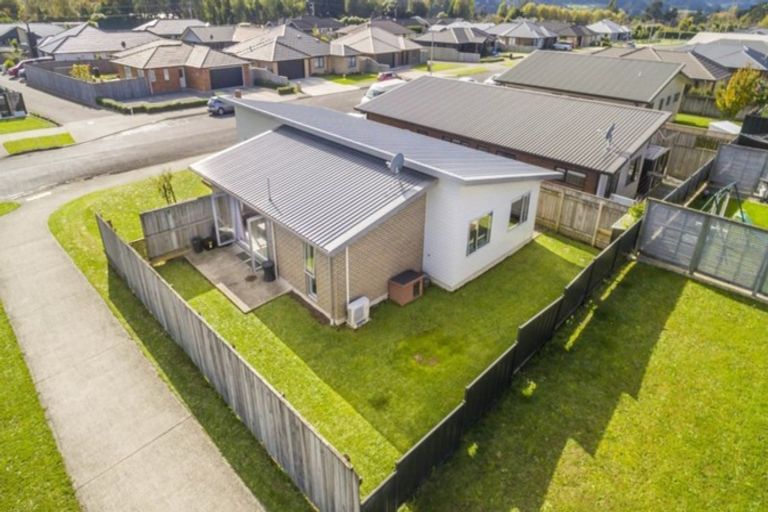 Photo of property in 21 Sunstone Crescent, Brown Owl, Upper Hutt, 5018