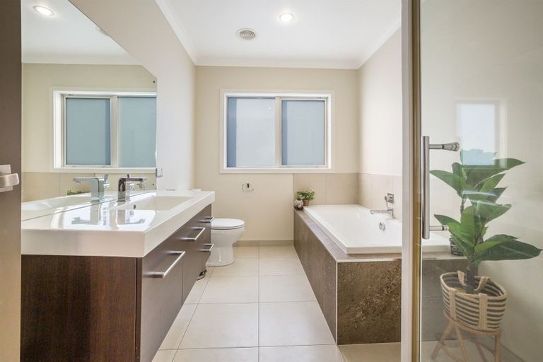 Photo of property in 4 Paparoa Crescent, Aotea, Porirua, 5024