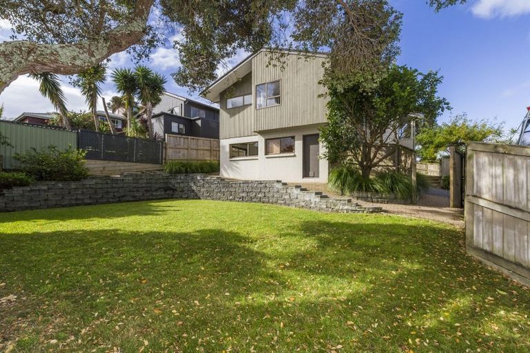 Photo of property in 1 Busbridge Place, Hillcrest, Auckland, 0627