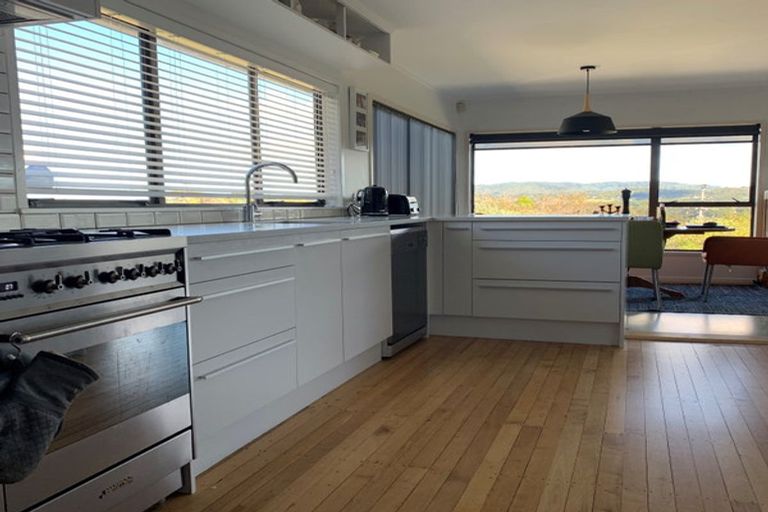 Photo of property in 5 Warwick Avenue, Titirangi, Auckland, 0604