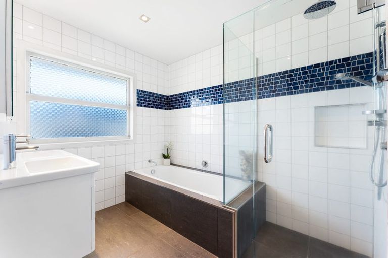 Photo of property in 15 Jaemont Avenue, Te Atatu South, Auckland, 0610