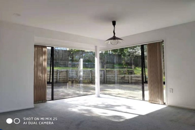 Photo of property in 10 Forsythe Place, Massey, Auckland, 0614