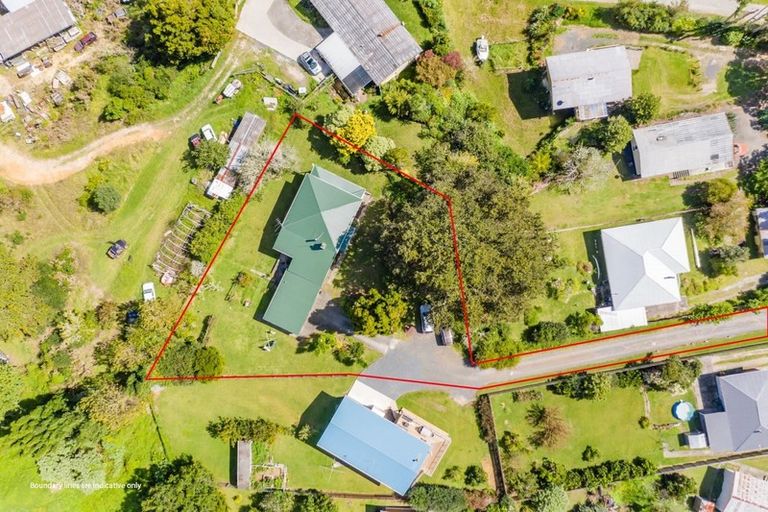 Photo of property in 25 Derrick Road, Kawakawa, 0210