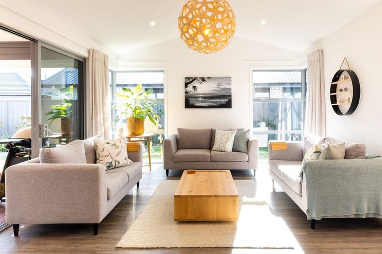 Photo of property in 11 Benmore Place, Poraiti, Napier, 4112