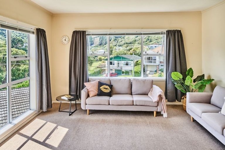 Photo of property in 44 Raroa Terrace, Tawa, Wellington, 5028