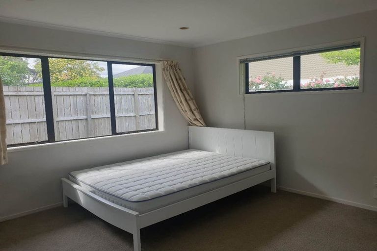 Photo of property in 2/60 Orangewood Drive, Northpark, Auckland, 2013