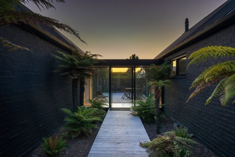 Photo of property in 126 Bowhill Road, New Brighton, Christchurch, 8083