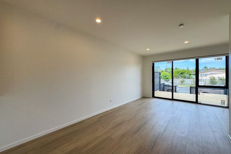 Photo of property in 30b Flaxdale Street, Birkdale, Auckland, 0626