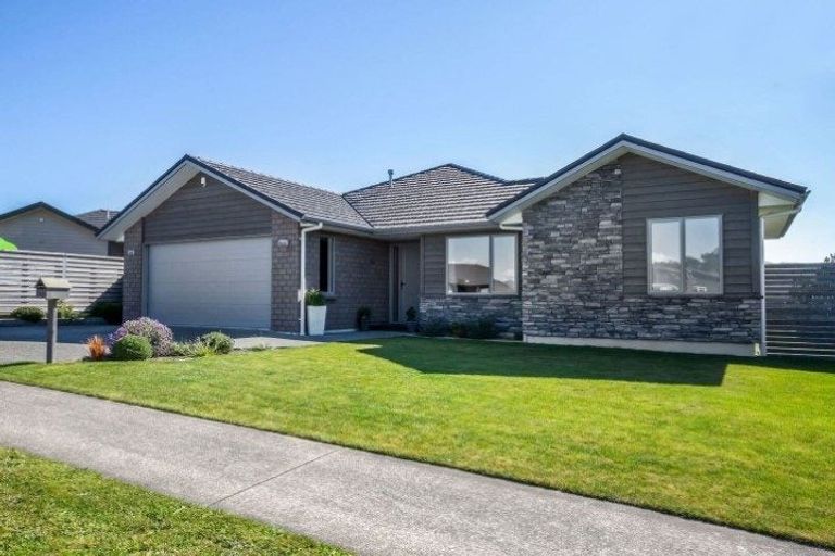 Photo of property in 32 Sumner Terrace, Aotea, Porirua, 5024