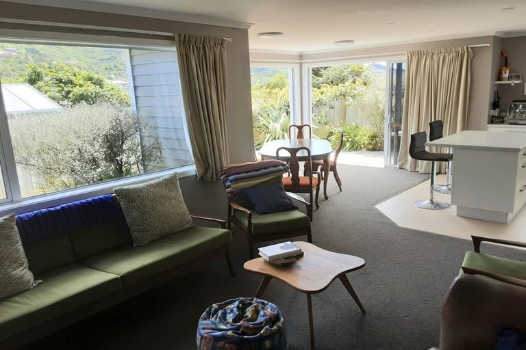 Photo of property in 10 Larsen Crescent, Tawa, Wellington, 5028