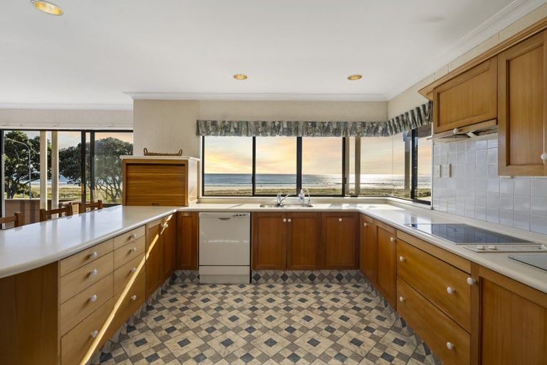 Photo of property in 76 Marine Parade, Mount Maunganui, 3116