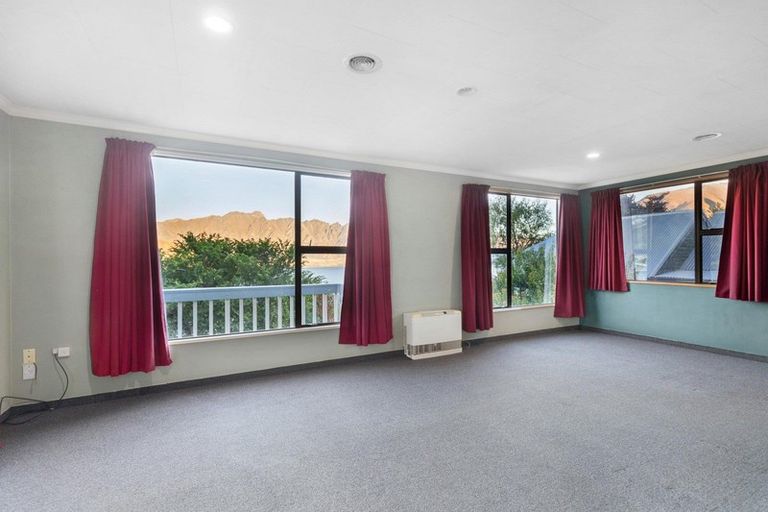 Photo of property in 15 Avalon Crescent, Fernhill, Queenstown, 9300