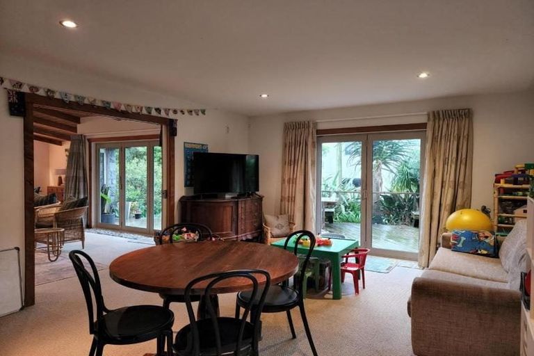 Photo of property in 24 Arden Place, Oakura, 4314