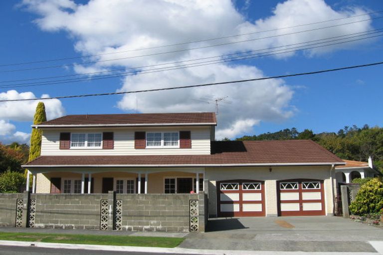 Photo of property in 9 Dowling Grove, Silverstream, Upper Hutt, 5019