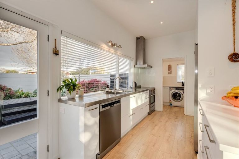 Photo of property in 2 Rutherglen Avenue, Ilam, Christchurch, 8041