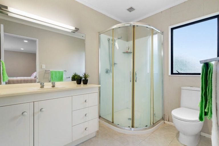 Photo of property in 8 Chiania Place, Somerville, Auckland, 2014