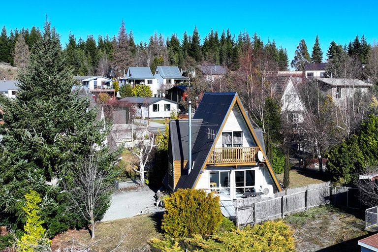 Photo of property in 6 Jeune Street, Lake Tekapo, 7999