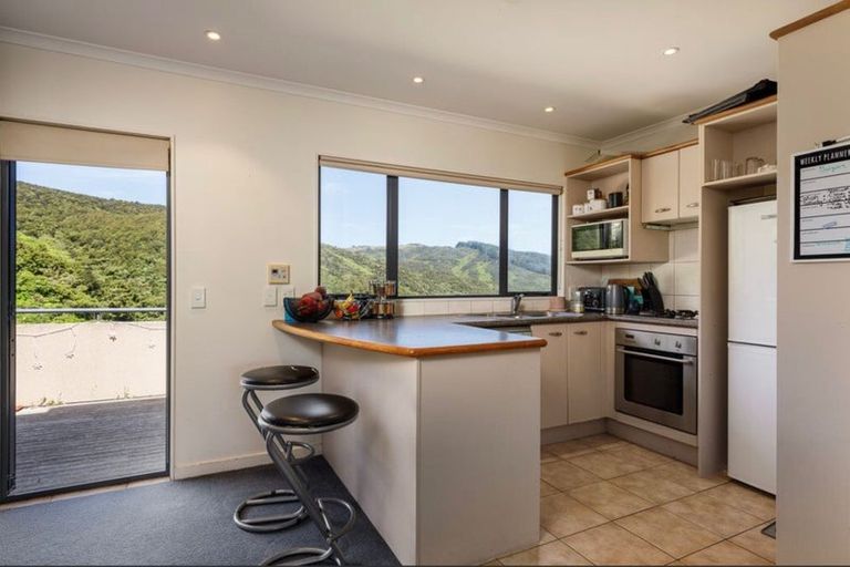 Photo of property in 12a Landsdowne Terrace, Karori, Wellington, 6012