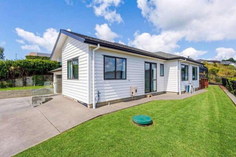 Photo of property in 33 Woodridge Drive, Stanmore Bay, Whangaparaoa, 0932