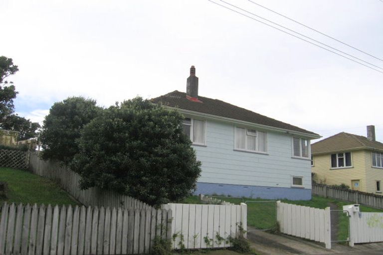 Photo of property in 21 Davidson Crescent, Tawa, Wellington, 5028