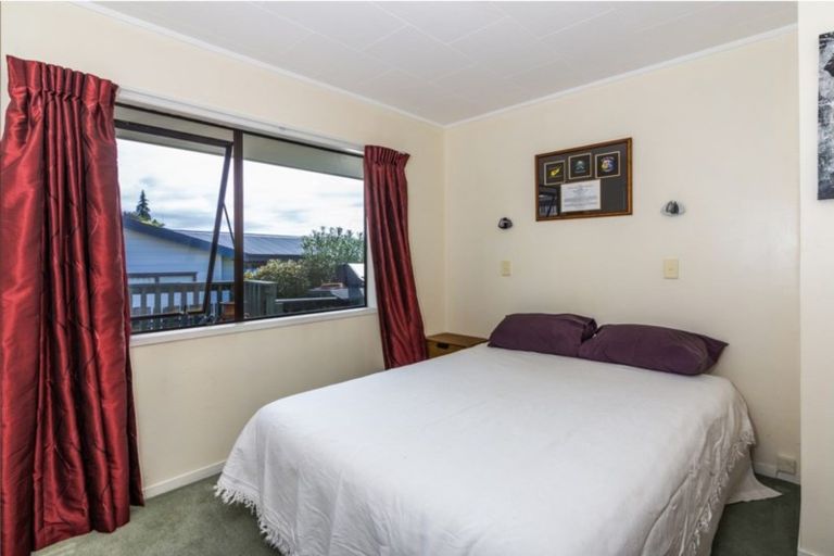 Photo of property in 1 Ewing Grove, Acacia Bay, Taupo, 3330