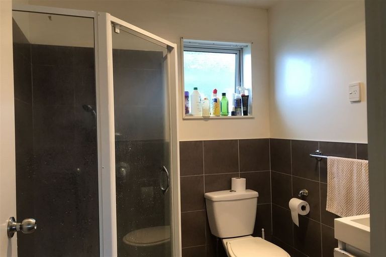 Photo of property in 2/92 Portage Road, New Lynn, Auckland, 0600