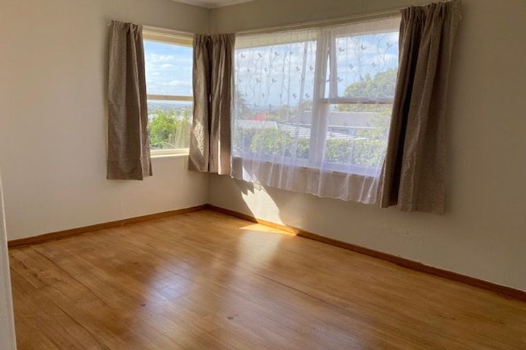 Photo of property in 1/2 Archibald Road, Kelston, Auckland, 0602