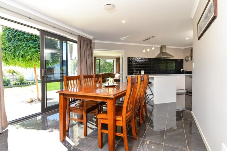 Photo of property in 21 Barrett Road, Temple View, Hamilton, 3290