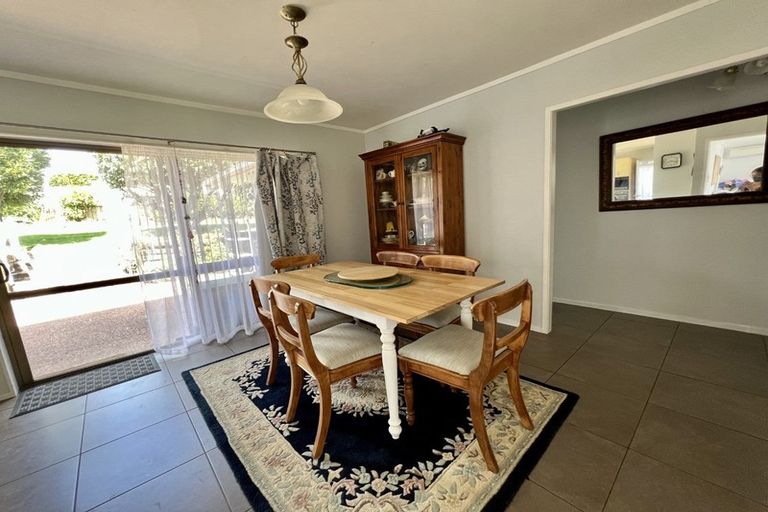 Photo of property in 27 Sheralee Place, Bucklands Beach, Auckland, 2014