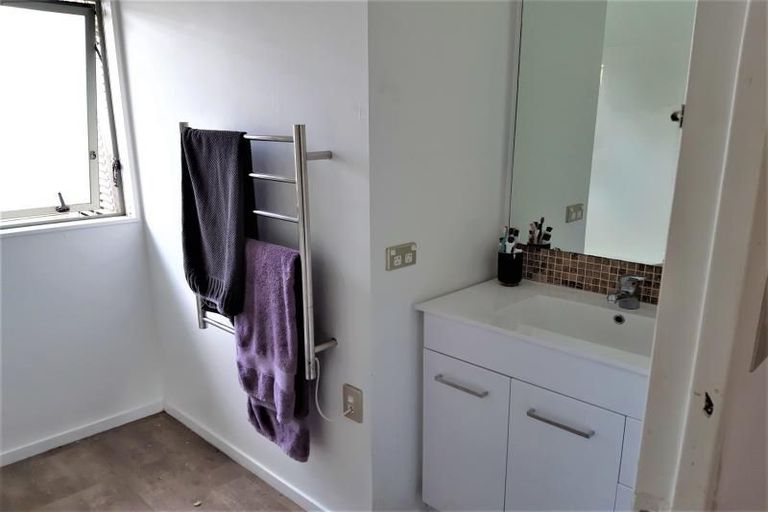 Photo of property in 1/37 Lysander Crescent, Beach Haven, Auckland, 0626