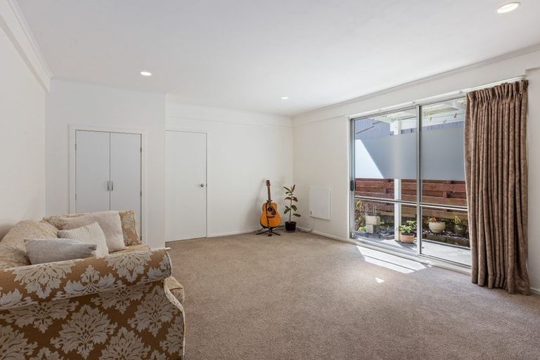 Photo of property in 1/4 Acacia Road, Torbay, Auckland, 0632
