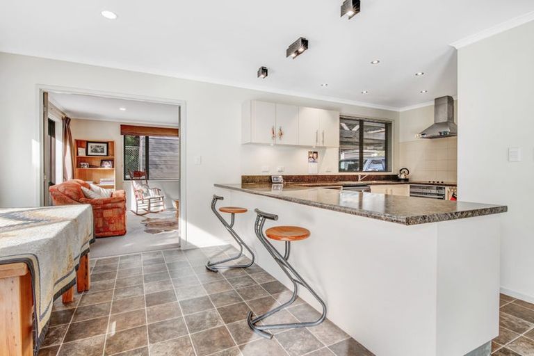 Photo of property in 42 Manuka Grove, Helensville, 0875