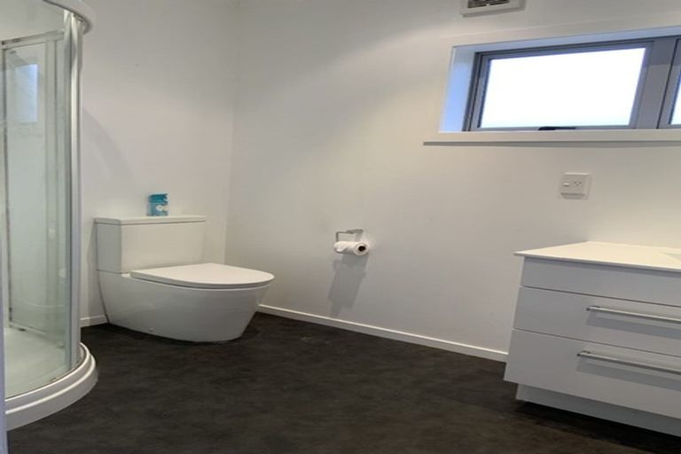 Photo of property in 54 Manhattan Heights, Glendene, Auckland, 0602